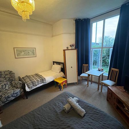 Ensuite Double Room, By Swansea University, Sketty, R2 Luaran gambar